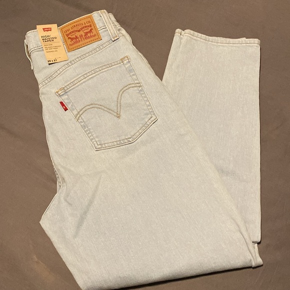 Levi’s High Waisted Taper Jeans - Picture 10 of 12